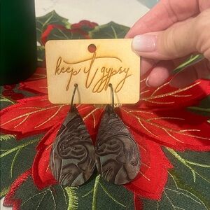 NWT Keep It Gypsy brown floral pattern earrings.